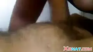 أخصائية مص القضبان تحصل على قضيب فولاذي بشفتيها الحارتين