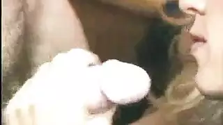 شقراء مذهلة تنزل للوجه لتتناك بقسوة