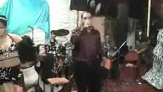 ليلة زفاف إباحية: راقصات ساخنات بأجسام مثالية تمارس الجنس بقوة