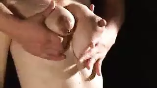 مراهقات يحصلن على مؤخرات مدمرة