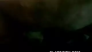 رجل ضخم يغتصب بنت صغيره ويفتح كسها