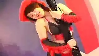 الثعالب الممتلئات يتوقن إلى فحول سود أقوياء