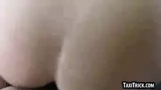 هذا العميل تستنزف قضيبه فتاتان مثارتان