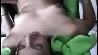 هاوية ساخنة تستمني ثم تُدمر بقضيب أسود كبير