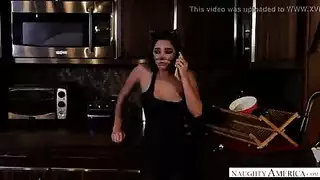 رقعة صغيرة من الشعر على فرجها المحلوق – جنس ساخن