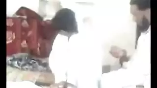 فتاة باكستانية تأخذ القضيب العراقي بعمق