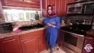 أكشن حجابو قوي: شرج في المطبخ مع الجار