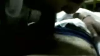 فتاة محجبة تمص القضيب وتبلع كل قطرة