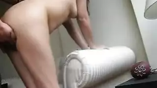 حركة شرجية صعبة: مزلقة كريميًا ومليئة بالهمسات