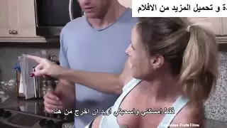 امرأة ناضجة تأخذ عضو ابن زوجها الصلب في جولة جنسية جامحة