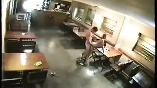 مهمة قذف سري: نيك غريبة داخل المحل