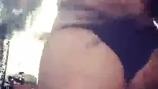 عربية وقحة تمارس الجنس مع نفسها بعد عرض ملابس داخلية مثير