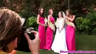 أول مرة للعروس: عملية جماعية سحاقية ولعق كس ناعم