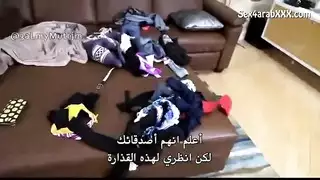 الأب الزوج يدخل مراهقة مثارة في فيلم إباحي صريح