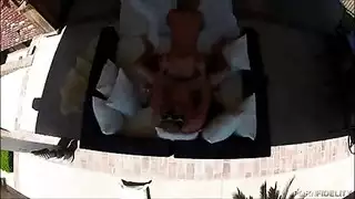 إثارتها بفم ولسان على فرجها الحساس