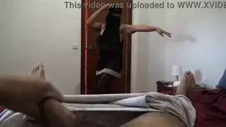 ينيك حبيبته في السقة