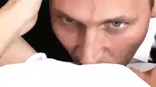 شغف العروسين: نيك عنيف مع لحس كس ومص