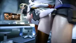 جنس جماعي في أوفرووتش: ميرسي تأخذ عدة قذفات على مؤخرتها