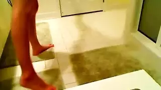 إباحية استمناء هاوية: خيال مداعبة في الحمام