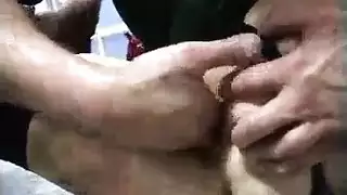 خيال جنس جماعي: شابان مثاران وفتاة خلابة في إباحية
