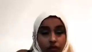 فتاة أسوان الحارّة تدلك فرجها حتى تبلغ النشوة