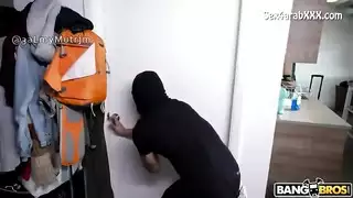 فتاة صغيرة وسارق يتم ضبطهما في جنس إثارة محفّز