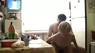 سكس مطابخ ساخن مع زوجتي التي انيكها و هي تطبخ