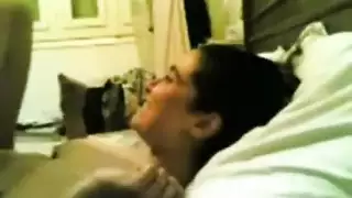 من لا إلى الأنين: لماذا ساقيك مفتوحتان بالفعل؟