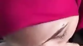 نجمات بورنو آسيوية تمنح مصة لا تنسى لشاب عربي