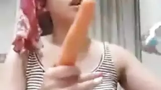 يتحرش بخته نيك اطيز وهيا نوم