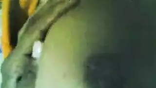 الخادمة التايلاندية المشتهية تتعرى وتتناك مع زبونها المفضل