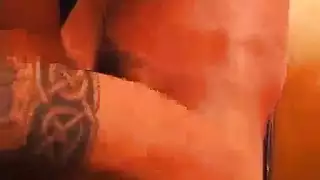 فتاة وقحة مدمنة على المتعة الفموية والشرجية