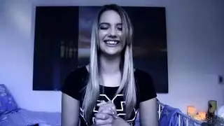 درس تعليمي في لحس الفرج بين الأم وابنتها