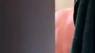 قضيب توم المنتصب المتخفق يتوق لمؤخرة مبتدئ