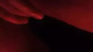 عائشة تأخذ قبضة شرجية خشنة في مشهد إكس إكس إكس