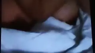 ربة منزل مثيرة في دبي تكشف عن ثدييها الكبيرين من أجل متعة خاصة لمراهق