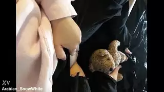 عبادة صنف الألفية: مشهد إباحي لاستمناء مراهقة