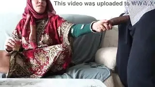 إيجار غرفة الزوجة المسلمة السابقة في لندن ينتهي بجنس شرجي صاخب