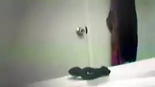 فانتازيا المتلصص: اثنتان من الأمهات المثيرة تمارسان الجنس مباشرة على الكاميرا