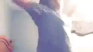 عاهرة مراهقة تأخذ ضربًا قاسيًا وجنسًا صريحًا
