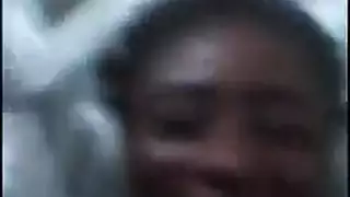 الخجول يحصل على فتحة شرجه الضيقة ممتدة بقضيب أسود كبير