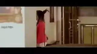 فيديو استمناء بقناع وجوارب على الأرض العارية