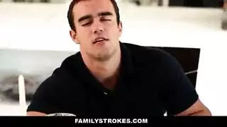 سكس من تحت طولت العشا مص قضيب