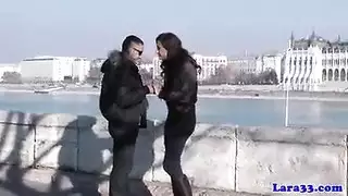 جماع جماعي على شاطئ البحر: وفرة من الأثداء تحت الشمس