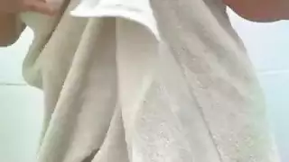 ينك ابنتي وهي نايمه