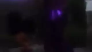 الزوجة العربية المتسللة تقدم رقصة إباحية قبل جلسة سكس قاسية