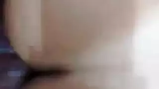 خصلات شعر طويلة وجنس شرجي عنيف مع مراهقة هندية