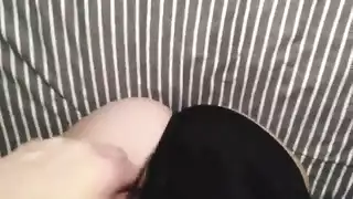 ينيك أخته البيضاء علي السرير