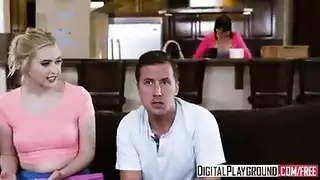 ينيك زوجة أبوة العالقة من أجل أن يحررها