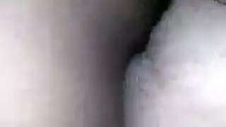 خيال الاستحمام الذهبي يتحول إلى جنس سحاقي صريح